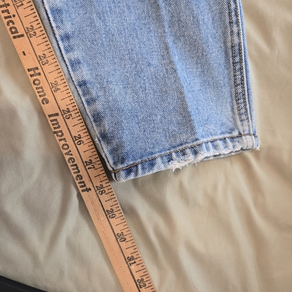 VTG 80s Bill Blass Denim Mom Jeans in a Light Wash - Picture 9 of 11